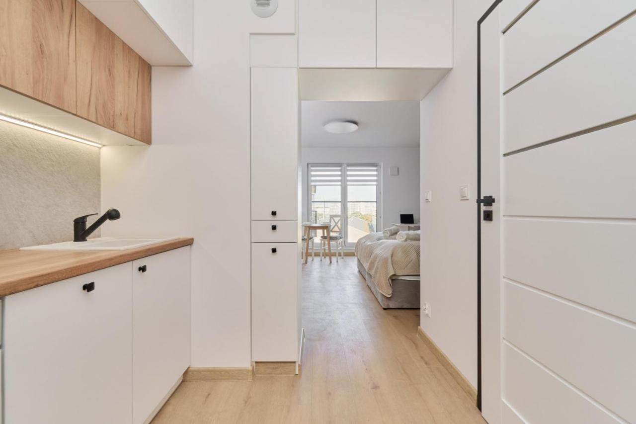 Apartment New Studio Teczowa With Free Garage By Renters Wroclaw